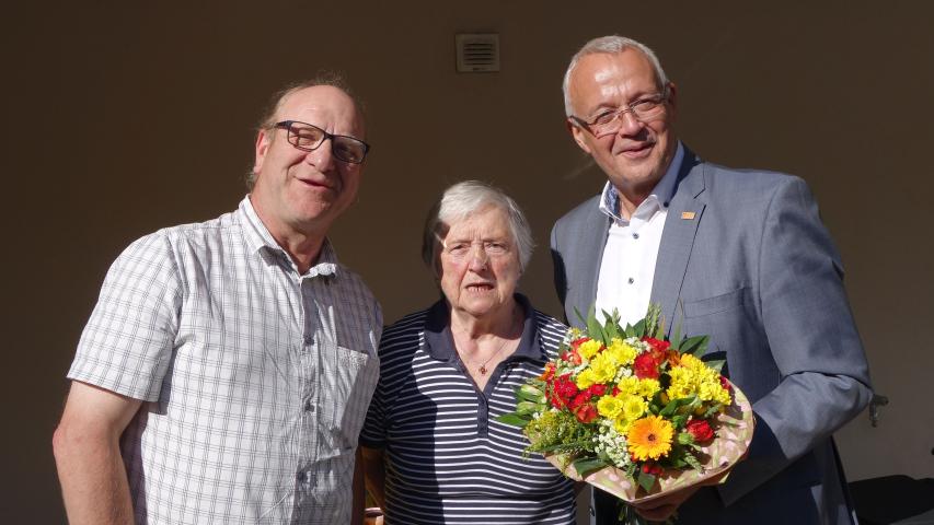 Torsten Gronau-Nielsen (li.) mit Heidi Beiß und Thomas Elvers.