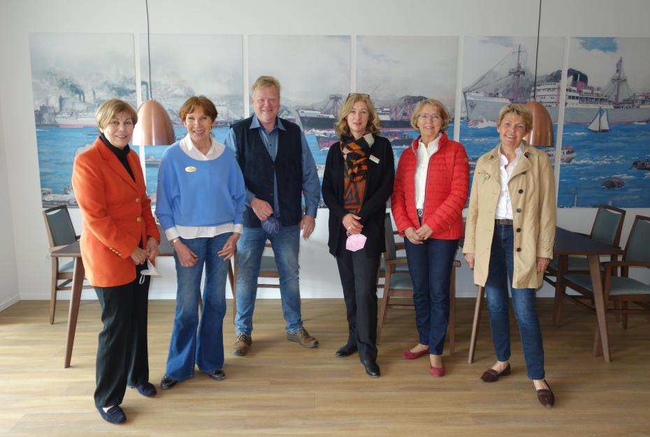 asb-hospiz-spende-iwc-itzehoe_01.jpg Im Bild (v. li. n. re.) Bärbel Dümcke, Gabriele Haitermann, Axel Schröter, Dagmar Andersen, Helle Kollmann und Benita von Sass-Hasselblatt.